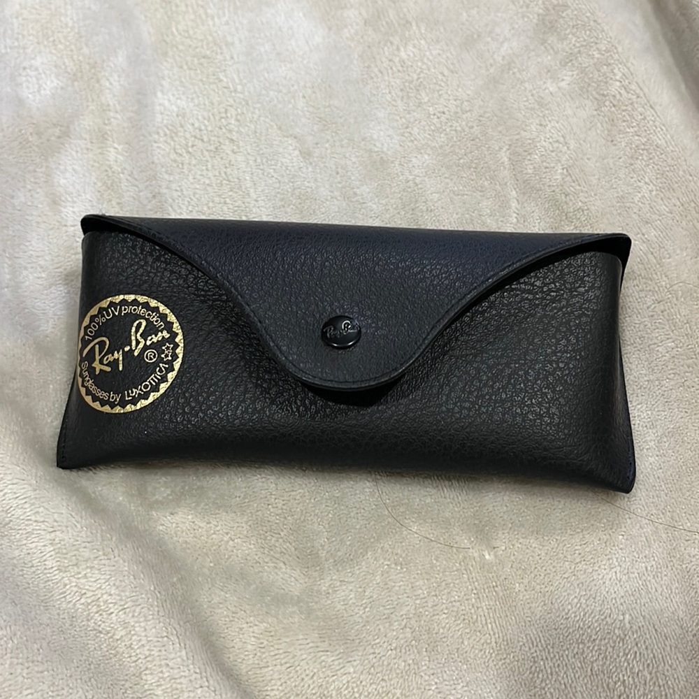 Brand new never been worn Rayban sunglasses.